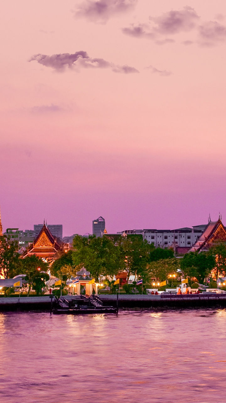 Wat Arun Temple at Sunset in Bangkok