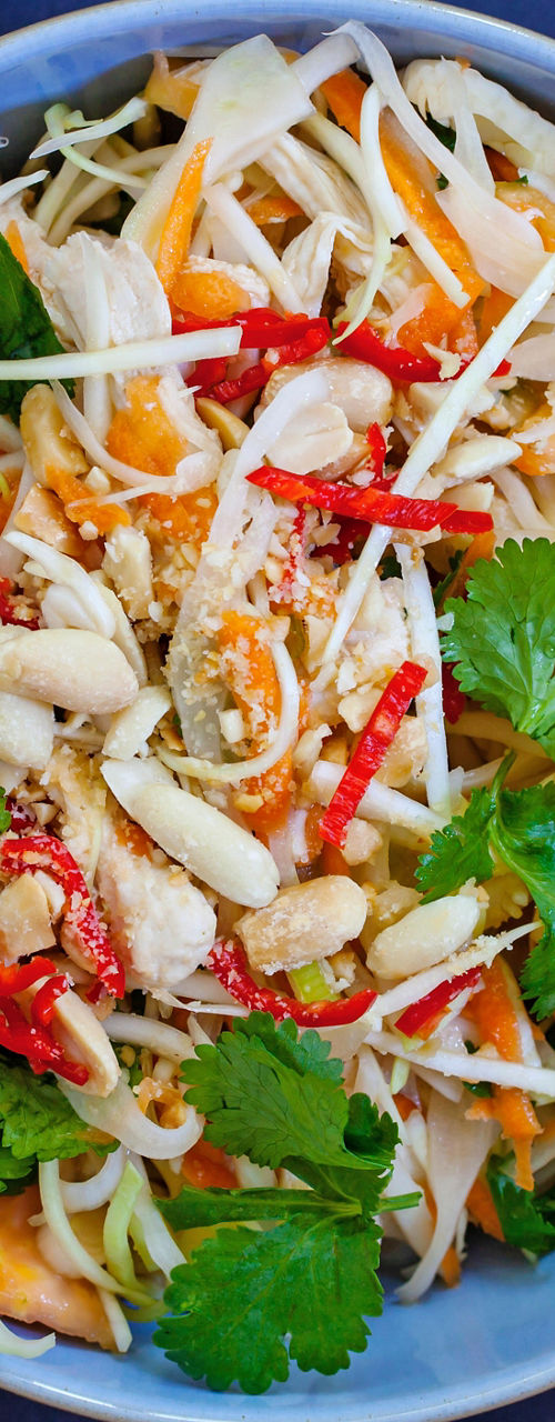Fresh Thai papaya salad with peanuts