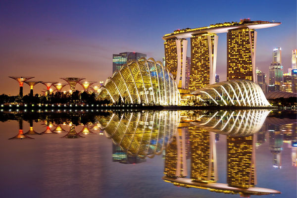 Marina Bay Sands and Gardens by the Bay at dusk