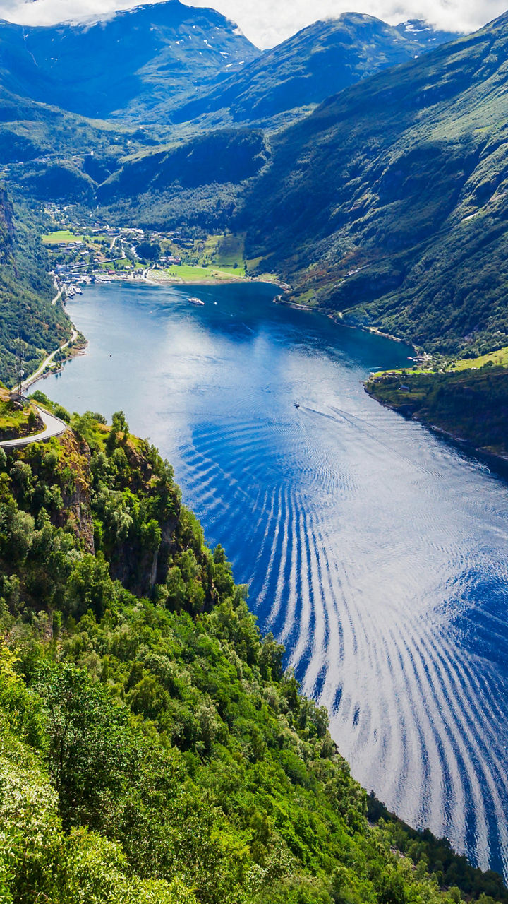 Geiranger by Helicopter