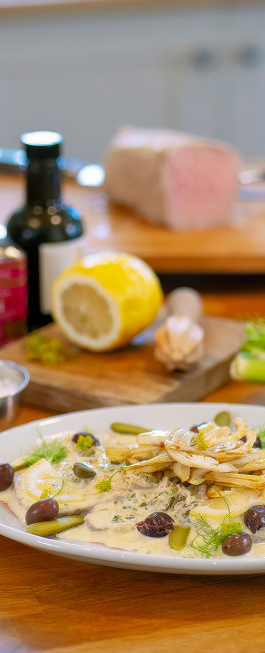 Fresh salad with endives and toppings