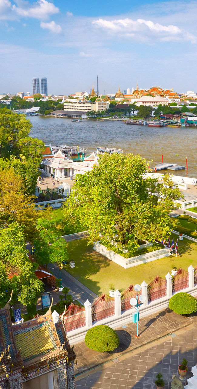 Wat Arun temple overlooking Chao Phraya River