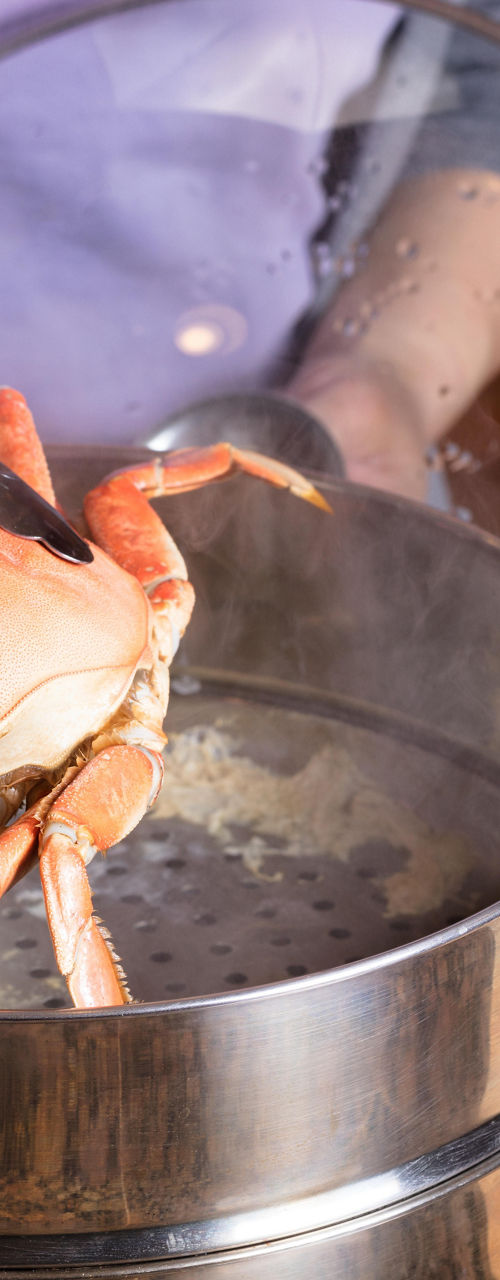 Steaming crab in stainless steel pot